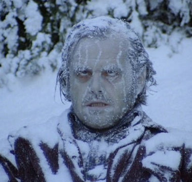 Jack Nicholson dans Shining qui n'a pas su protéger sa peau du froid de l'hivers 