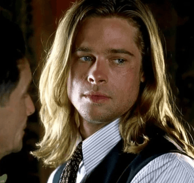 Brad Pitt et sa chevelure après avoir suivi la routine skincare Reflet pour faire pousser ses cheveux 